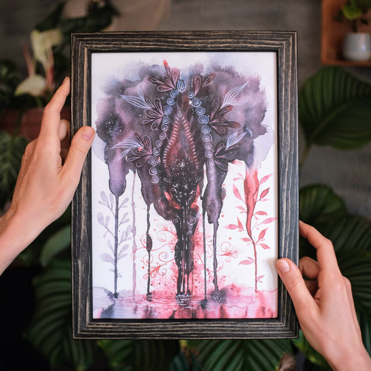 oeko artprint yoni im Fluss a4 vollholzrahmen schwarz gebuerstet bilder fuer frauen yoniversum diversitaet bodypositivity vulva kunst periode menstruation - Maria und der Pinsel