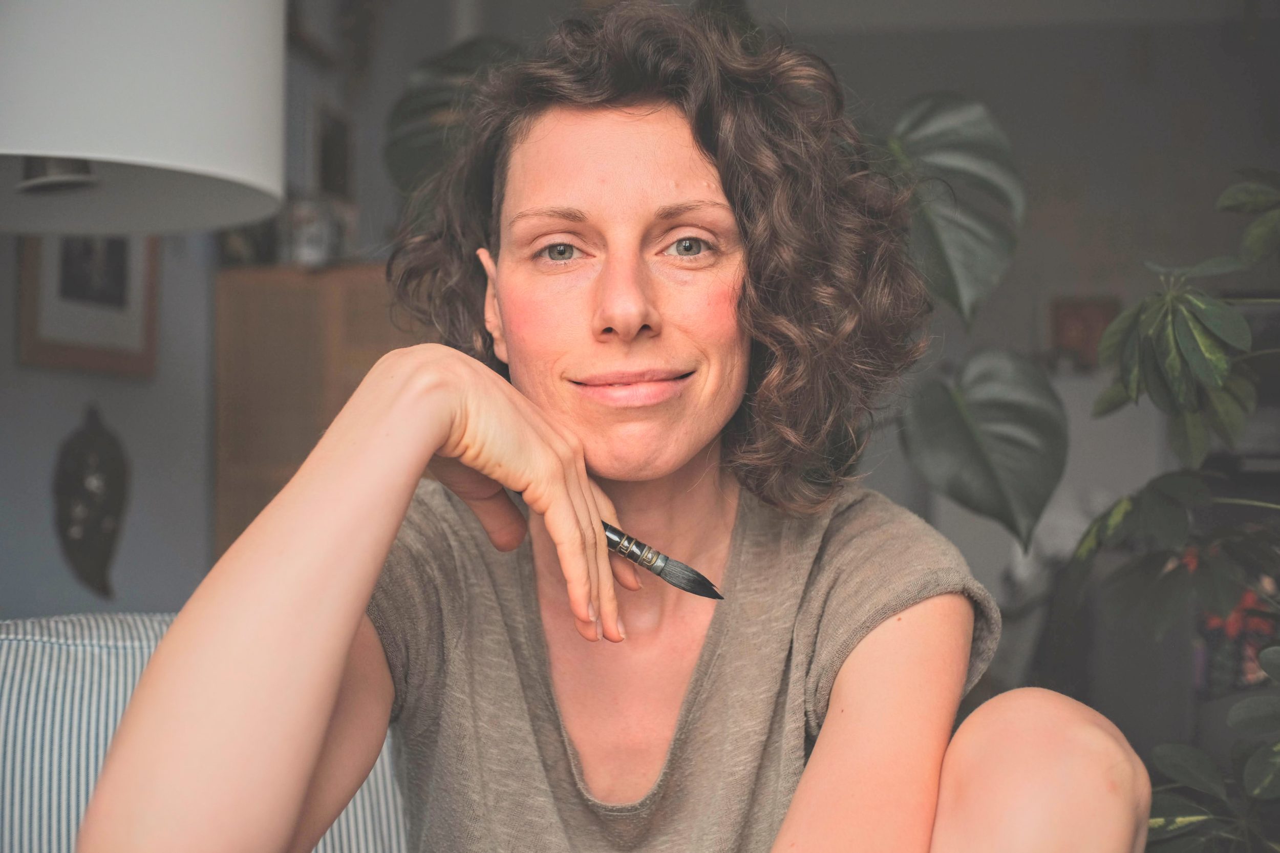 maria und der pinsel über mich shop öko artprints aquarell malerei nachhaltig kunstdrucke feminin