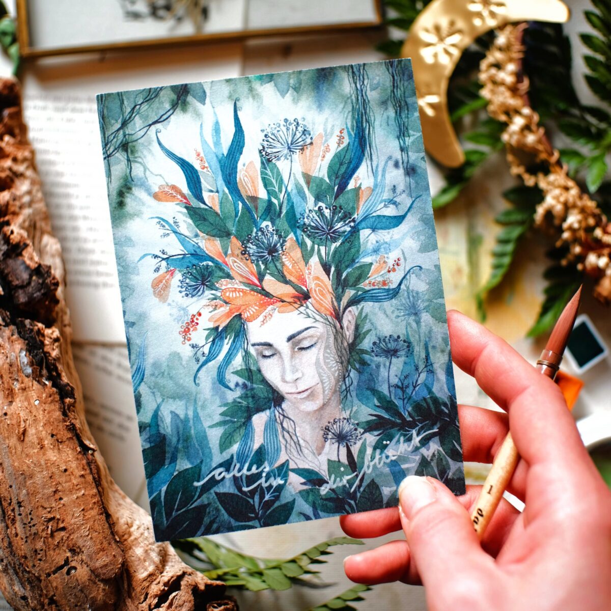 postkarte maria und der pinsel gruene traeumerei blumen blueten feminine kunst aquarell oeko artprint wicca schaman boho2 2 scaled - Maria und der Pinsel