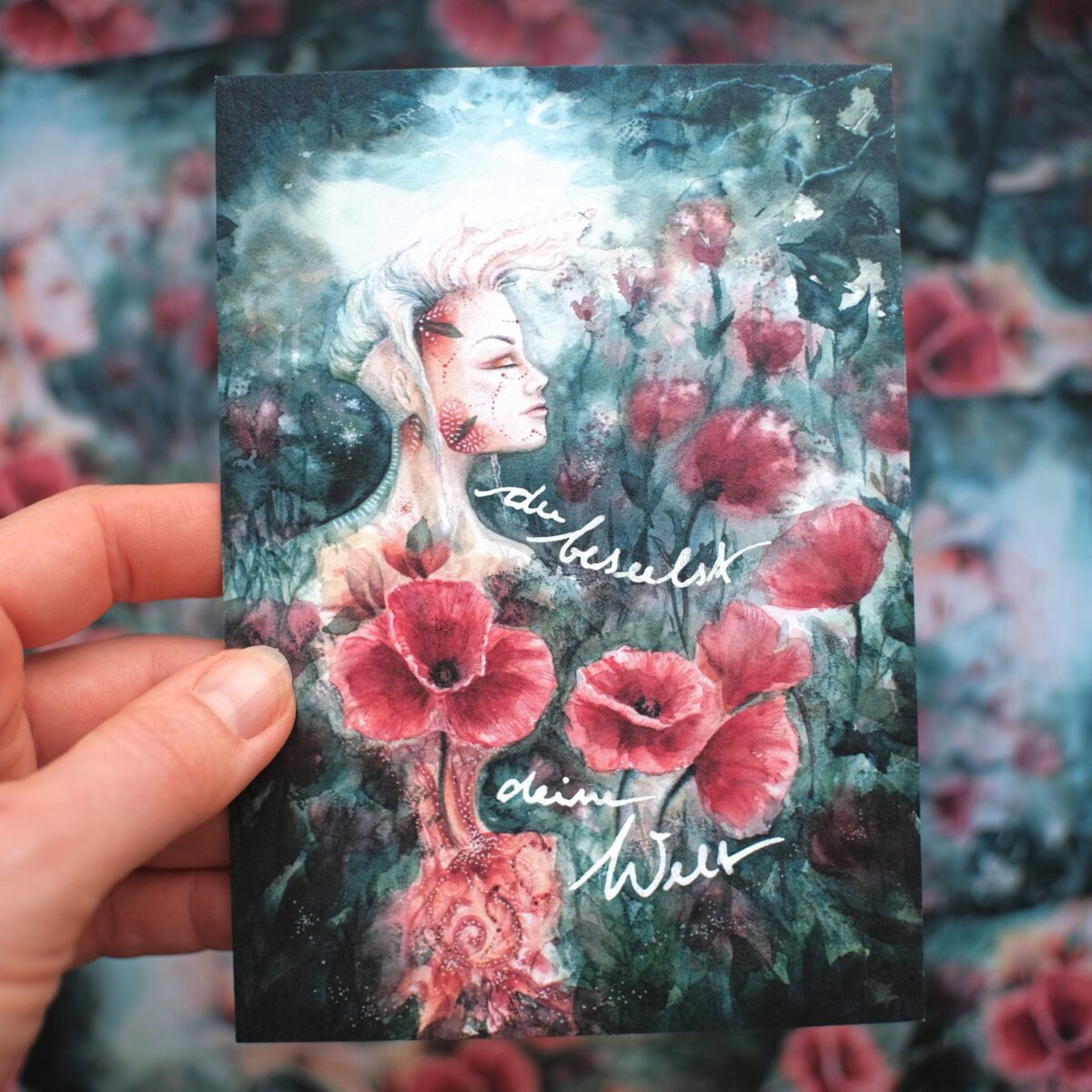 pk maria und der pinsel mohnlichter mohn blumen feminine kunst aquarell oeko artprint kunstdruck2 scaled - Maria und der Pinsel