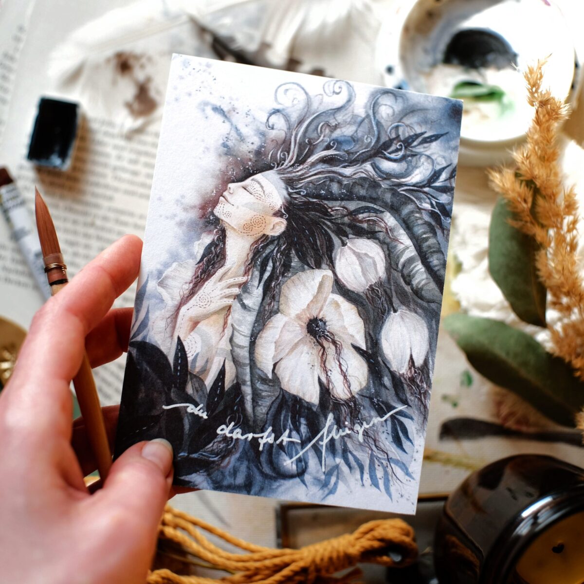 postkarte maria und der pinsel mut windgoettin feminine kunst aquarell oeko artprint wicca boho schaman 2 scaled - Maria und der Pinsel