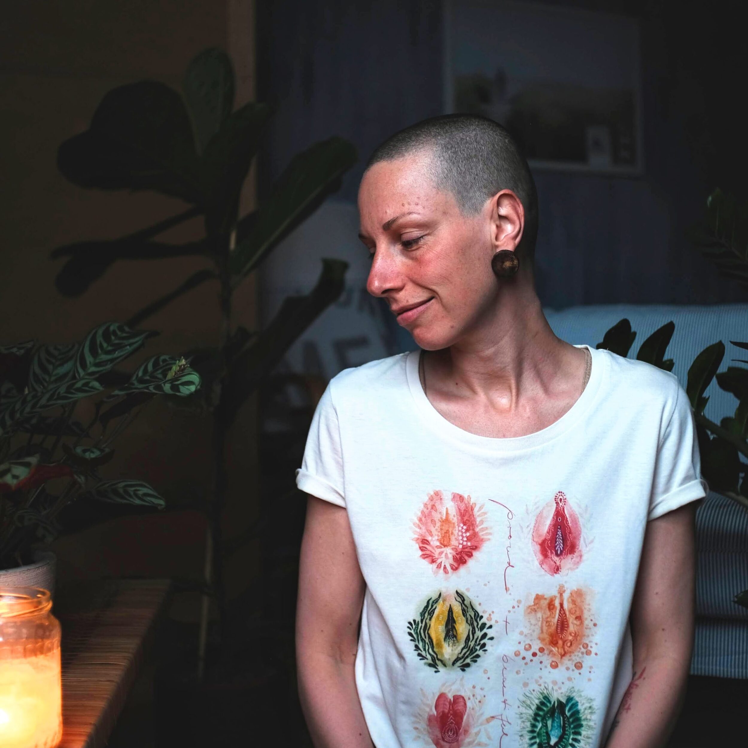 Selbstfürsorge und warum sie uns so schwer fällt - maria und der pinsel bio t shirt vulva yoni proud diversitaet nachhaltig fair trade geschenke fuer frauen2 scaled maria und der pinsel bio t shirt vulva yoni proud diversitaet nachhaltig fair trade geschenke fuer frauen2 scaled - Maria und der Pinsel
