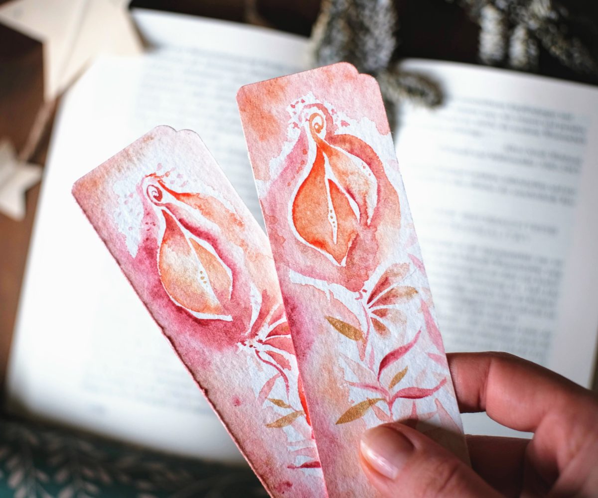 vulva lesezeichen aquarell handbemalt made with love viva la vulva merry clitmas feministische literatur rosa gold yoni rose maria und der pinsel - Maria und der Pinsel