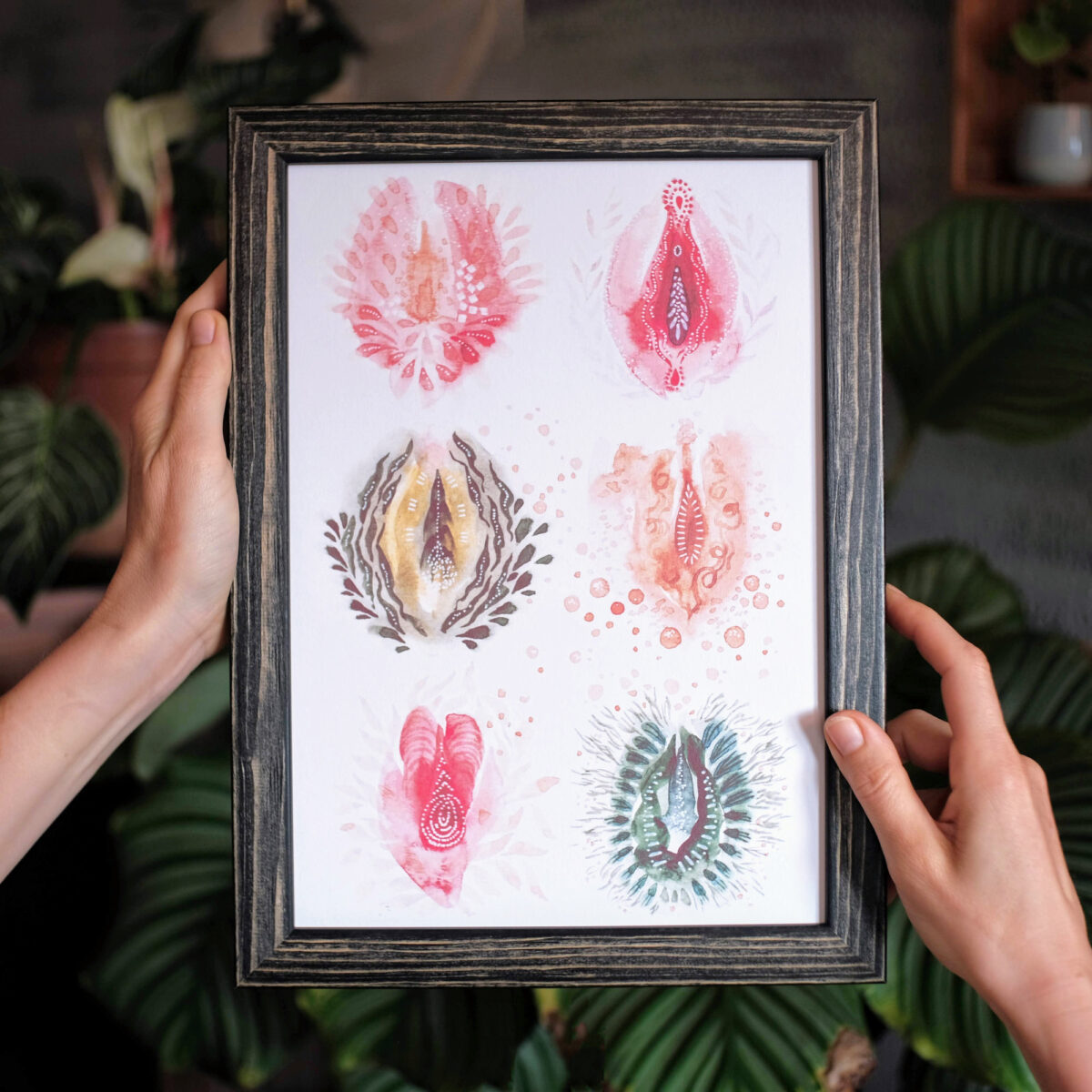 oeko artprint vulvaliebe a4 vollholzrahmen schwarz gebuerstet bilder fuer frauen yoniversum diversitaet bodypositivity vulva kunst - Maria und der Pinsel