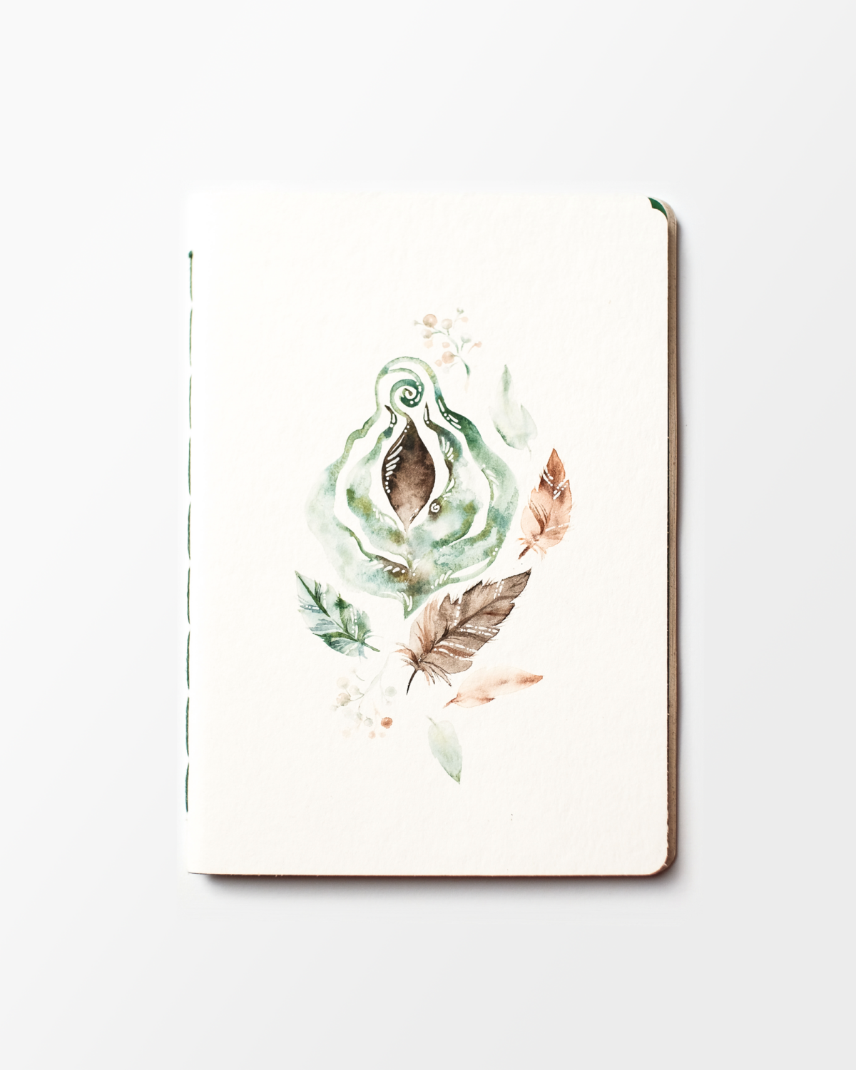 Tagebuch mit grün-brauner Aquarell-Vulva auf dem Cover