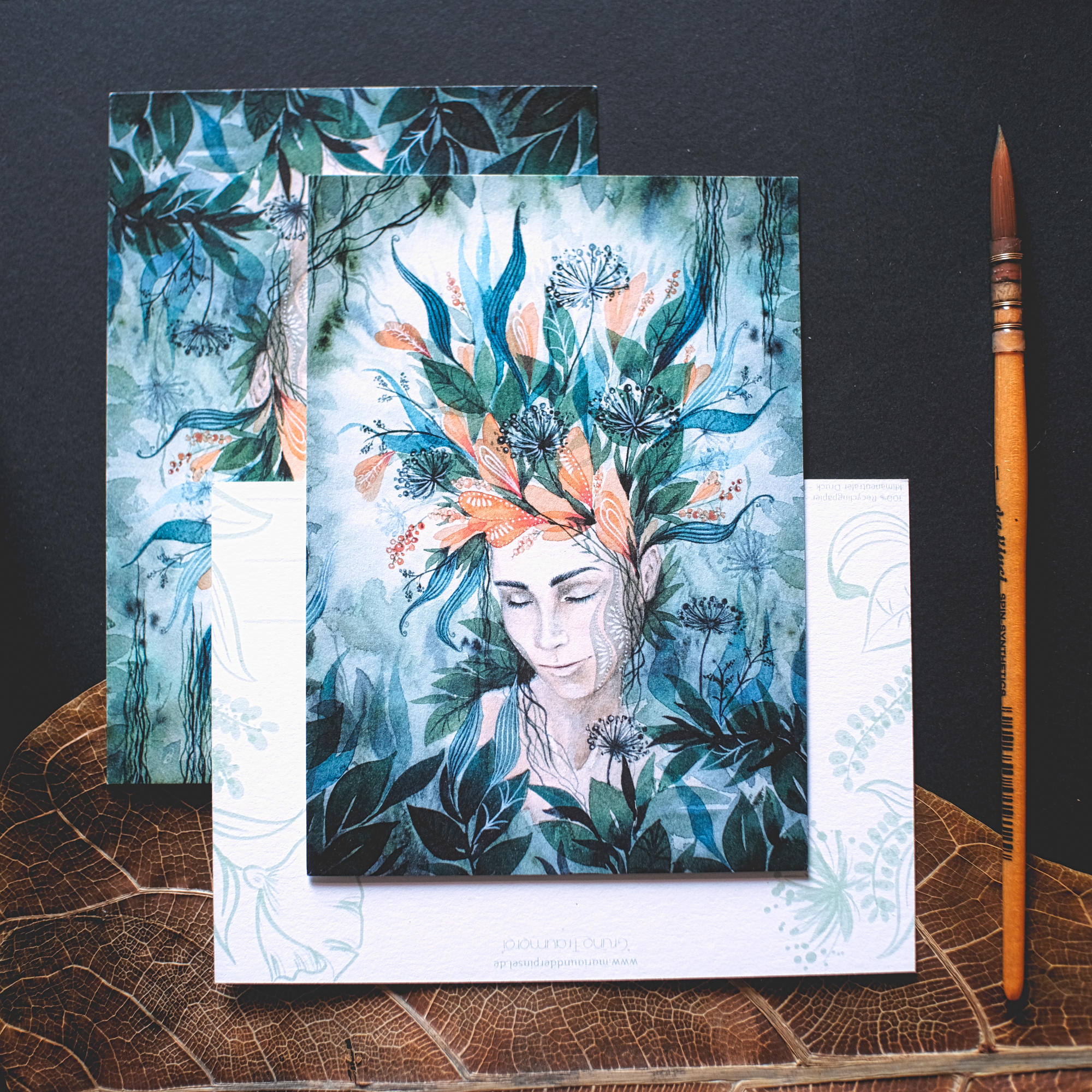 Gruene Traeumerei postkarten selbstliebe erbluehen feminin aquarell - Maria und der Pinsel