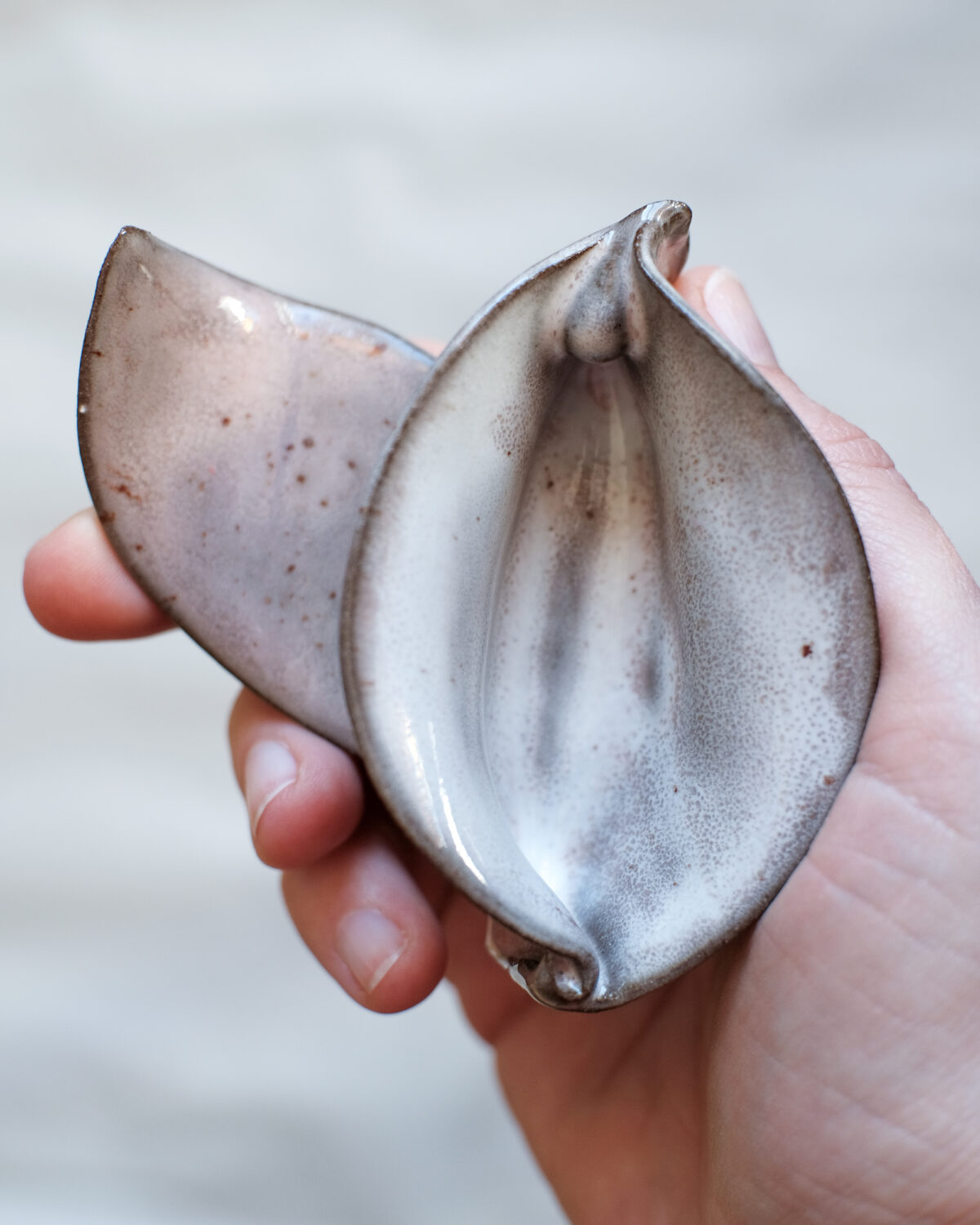 Keramikvulva "Mama Quilla" in Mondlichtfarben